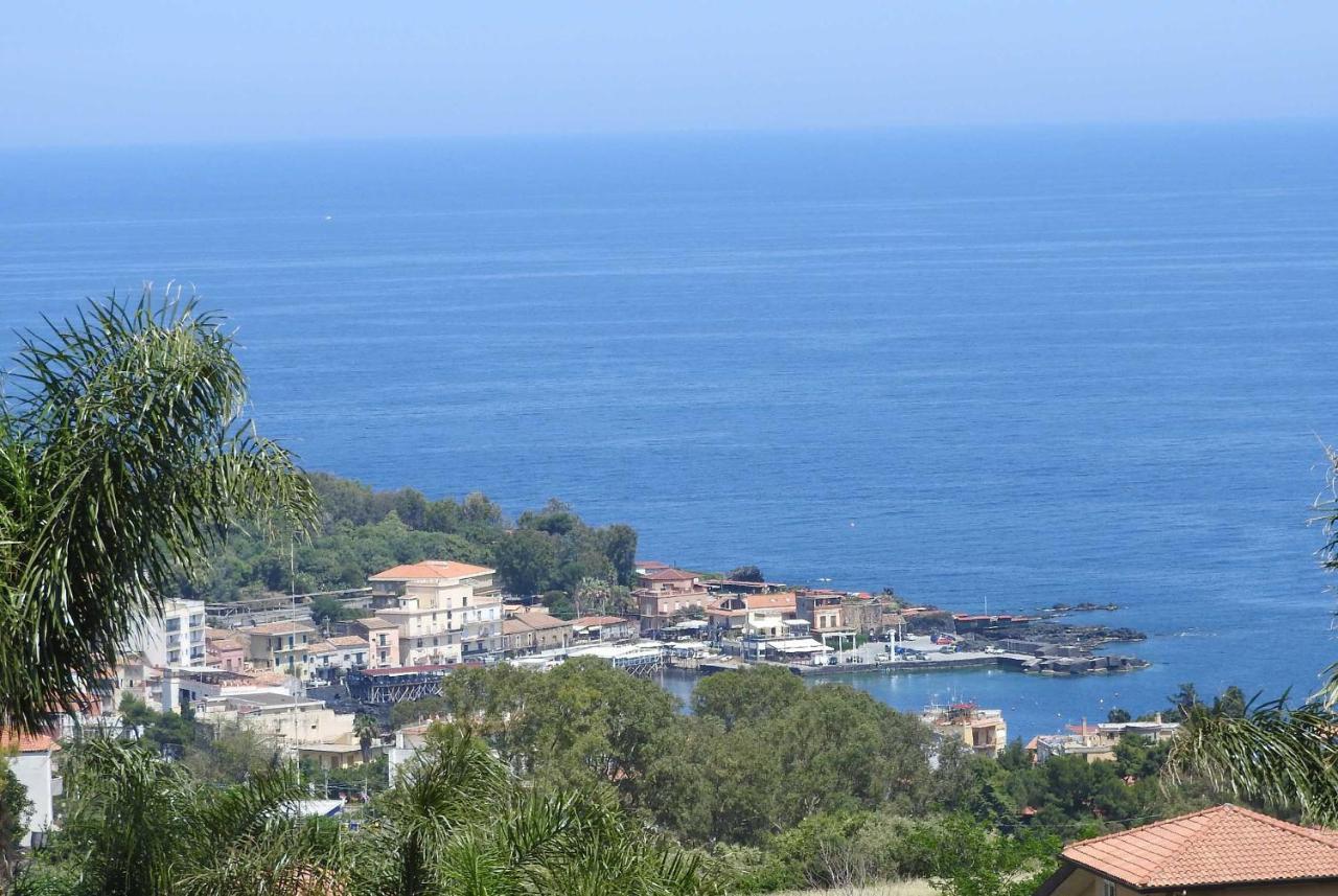 דירות אנלציט Mansarda Sul Mare Dei Ciclopi מראה חיצוני תמונה